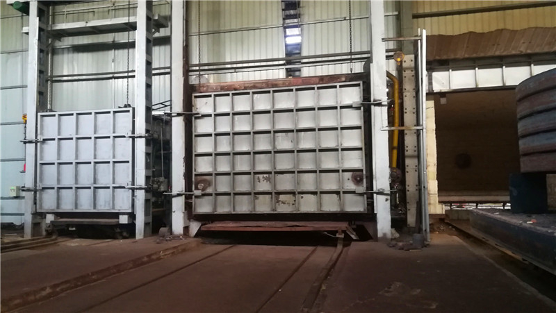 為磨機(jī)、窯做的大齒輪及輪帶的熱處理爐