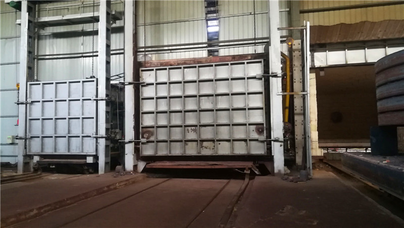 為磨機(jī)、窯做的大齒輪及輪帶的熱處理爐