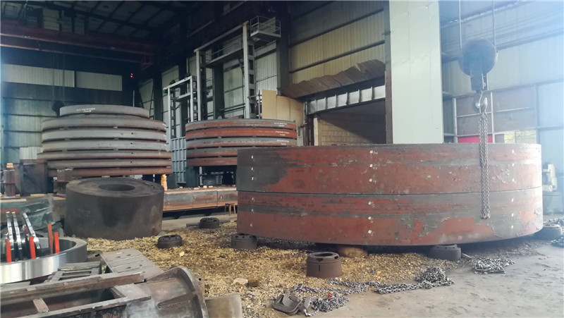 為磨機(jī)、窯做的大齒輪及輪帶的熱處理爐